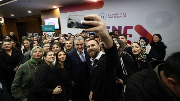 GENÇ2030 Projesi ile Gençlik Merkezlerinde Bilişim Atölyeleri Dijital Yetkinlik ve Yapay Zeka Eğitimine Uyarlanıyor