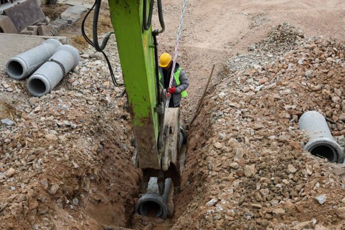 Arifiye Hanlı Mahallesi’nde 2.200 Metrelik Atık Su ve Yağmur Suyu Hattı İnşası Sürüyor