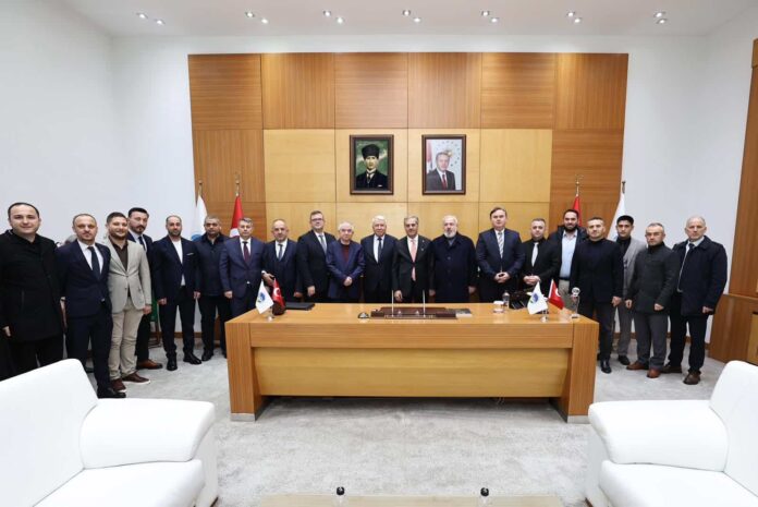 Başkan Alemdar, Büyükşehir Çalışanlarıyla Ramazan Bayramı'nda Birlik Mesajı Verdi