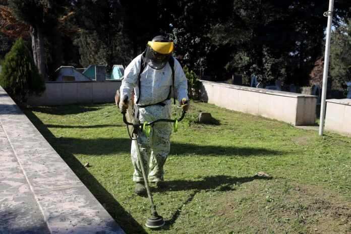 Sakarya'da 16 İlçedeki Mezarlıklar Ramazan Bayramı Öncesi Bakımdan Geçiriliyor