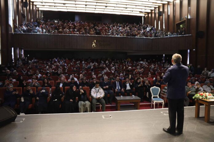 Dursun Ali Erzincanlı, Sakarya’da Ramazan’a Özel Şiir Dinletisiyle Dinleyicilerle Buluştu