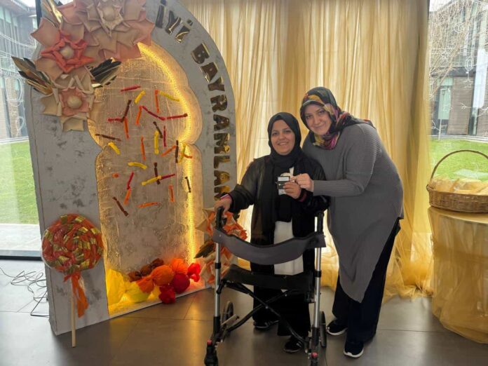 Engelsiz Hobi Atölyelerinde Özel Gereksinimli Öğrencilerle Bayramlaşma ve Hediyeler