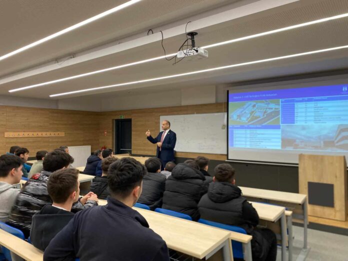 Hendek MYO’da Liselilere Üniversite ve Meslek Seçimi Üzerine Bilgilendirme Etkinliği Düzenlendi