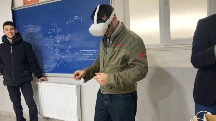 Sakarya MYO’da Sanal Gerçeklik Tabanlı Teknik Eğitim Uygulamaları Öğrencilere Sunuldu