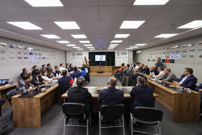 Sakarya GİAD Programında Osman Çelik, Serdivan’ın Kalkınma Projelerini Anlattı