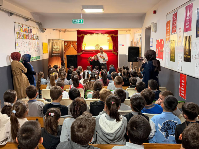 Sakarya’nın Uzak Mahallelerinde Çocuklara 'Bir Hikâye Bin Neşe' Projesiyle Eğlenceli Eğitim