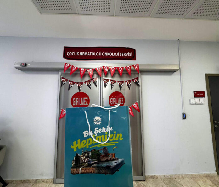 Sakarya'da 23 Nisan Kutlamasında Anaokulu ve Hastane Ziyaretleri Gerçekleşti