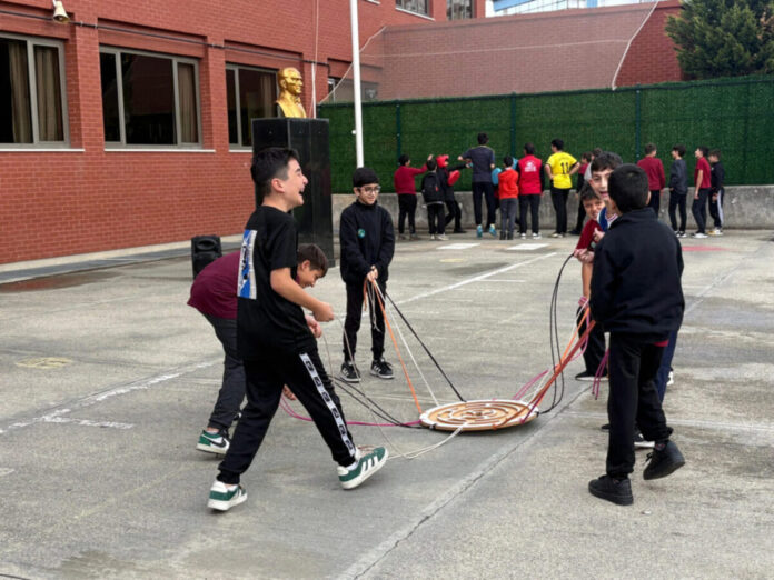 Sakarya’da Çocuklara Yönelik ‘Tabletleri Kapat’ Projesiyle Sosyal Bağlar Güçleniyor