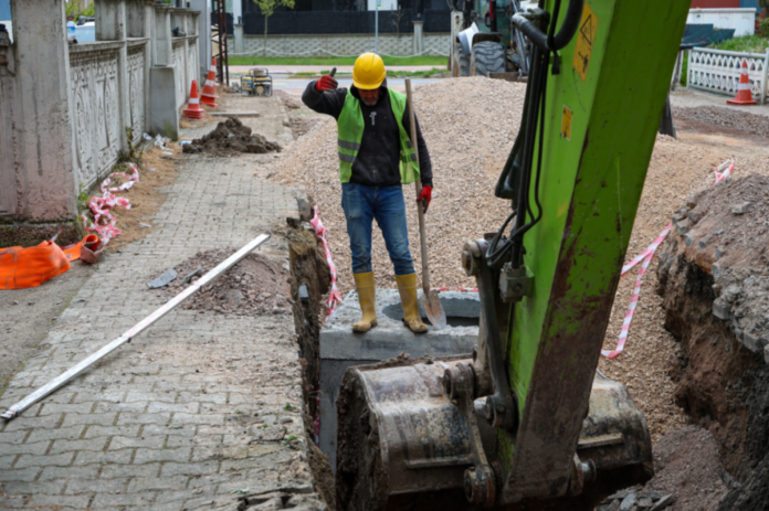 Erenler’de Yeni Alternatif Yola SASKİ’den 5 Kilometrelik Yağmur Suyu Altyapısı