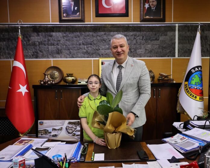 Serdivan’da 23 Nisan’da Belediye Başkanlığı Koltuğu Geleceğin Temsilcilerine Devredildi