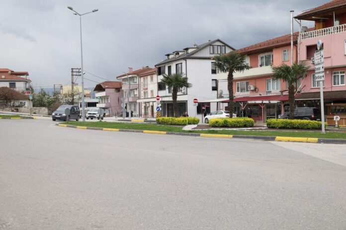 Kışla Caddesi'nde Trafik Akışı Tek Yöne Döndü: Sürücüler ve Yayalar İçin Yeni Düzenleme