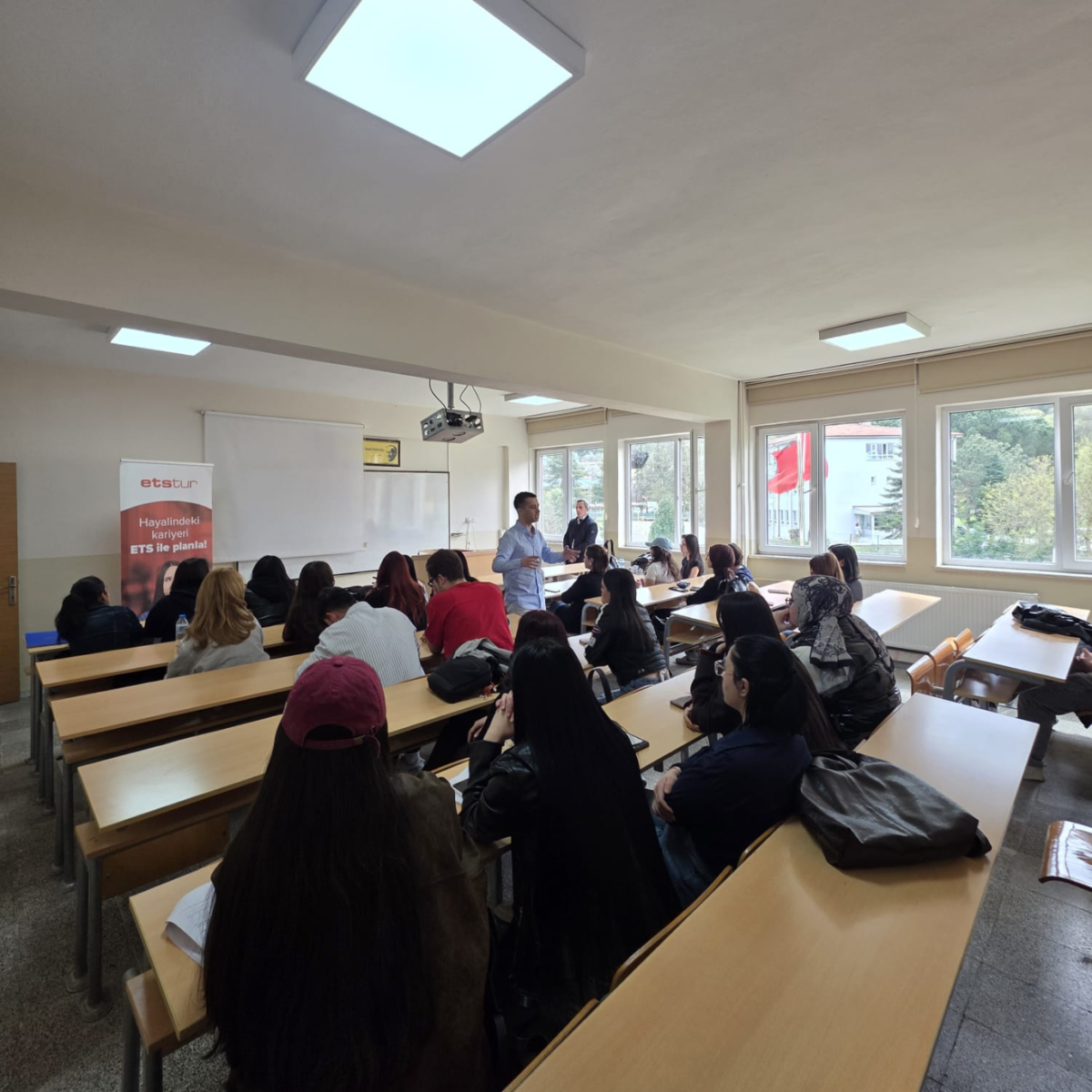 Sakarya MYO’da Turizm Sektöründe Değişen Trendler Öğrencilerle Paylaşıldı