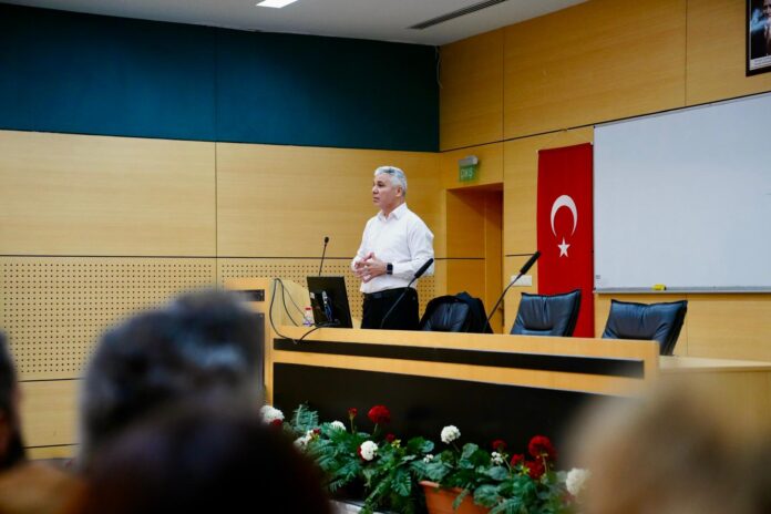 Sakarya Üniversitesi’nde Dijitalleşme, Ulusal Güvenlik ve 5G Sonrası Teknolojiler Konuşuldu